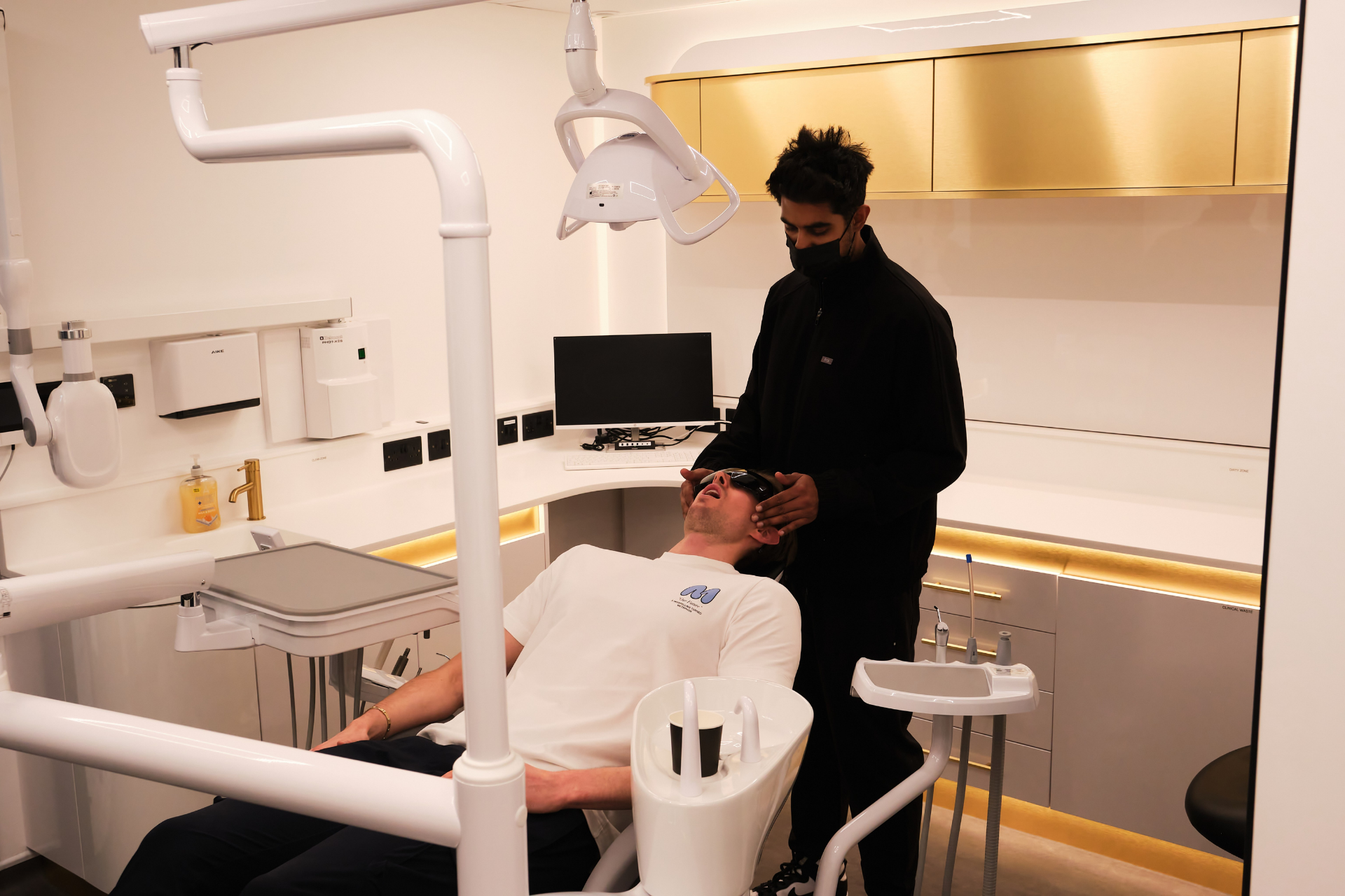 Rubber dam isolation and access cavity